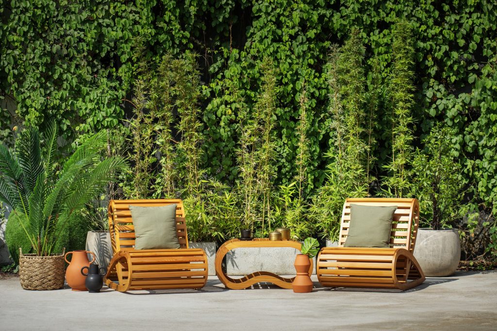 Curved Outdoor Lounge in Canadian Western Red Cedar — view 1