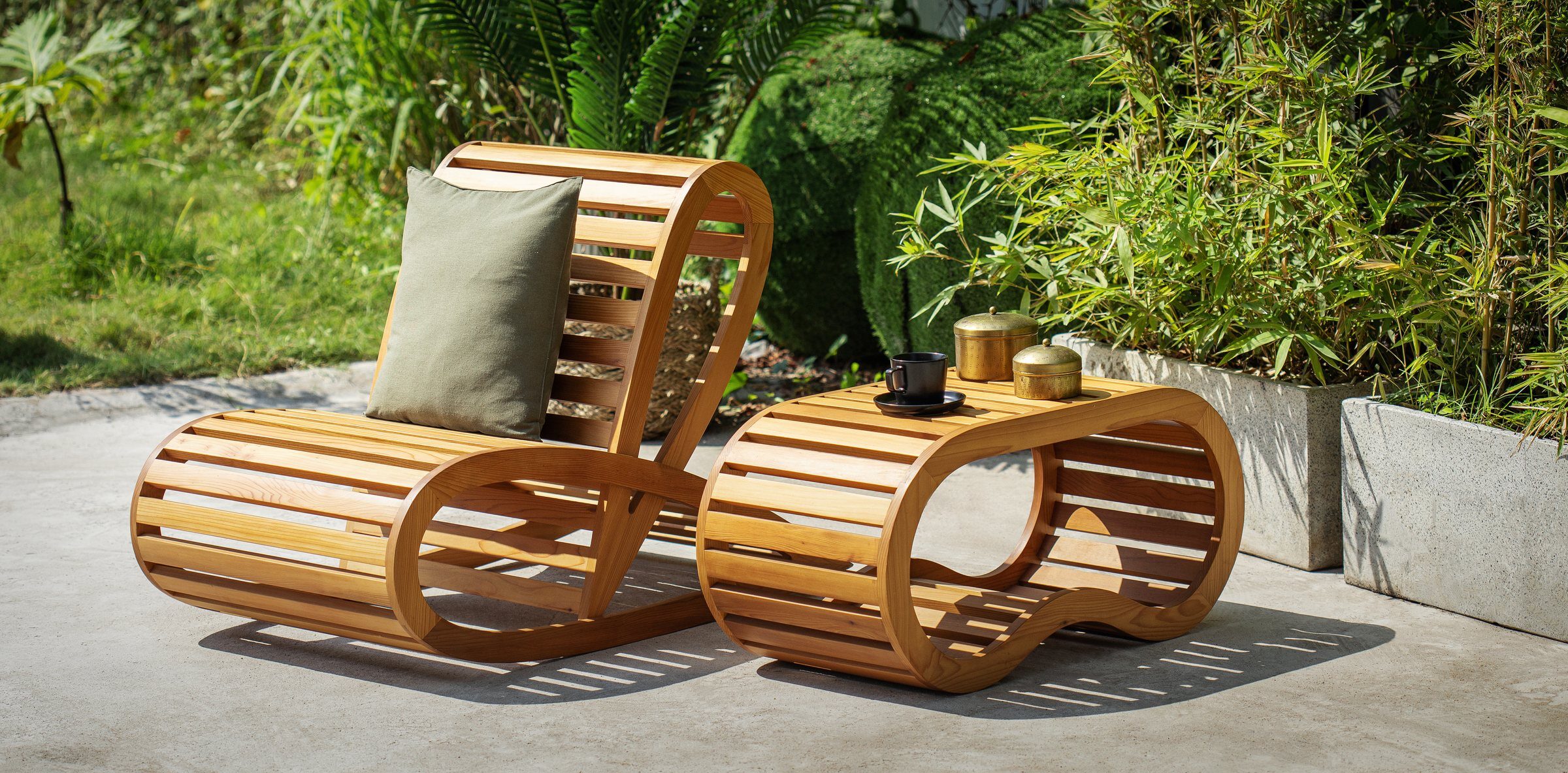 Curved Outdoor Lounge in Canadian Western Red Cedar — view 5